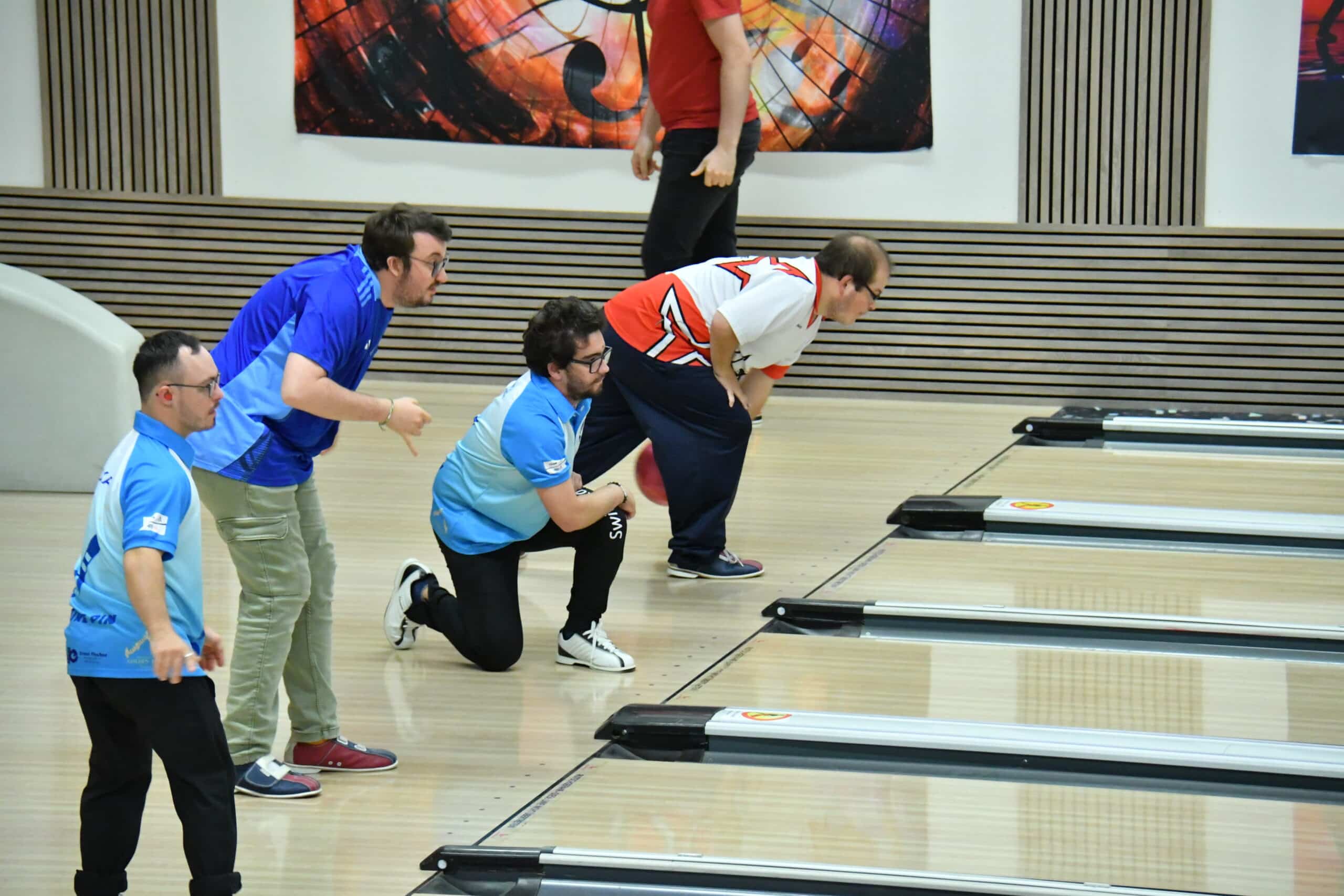 Bowling-Spieler in Aktion beim Wettkampf
