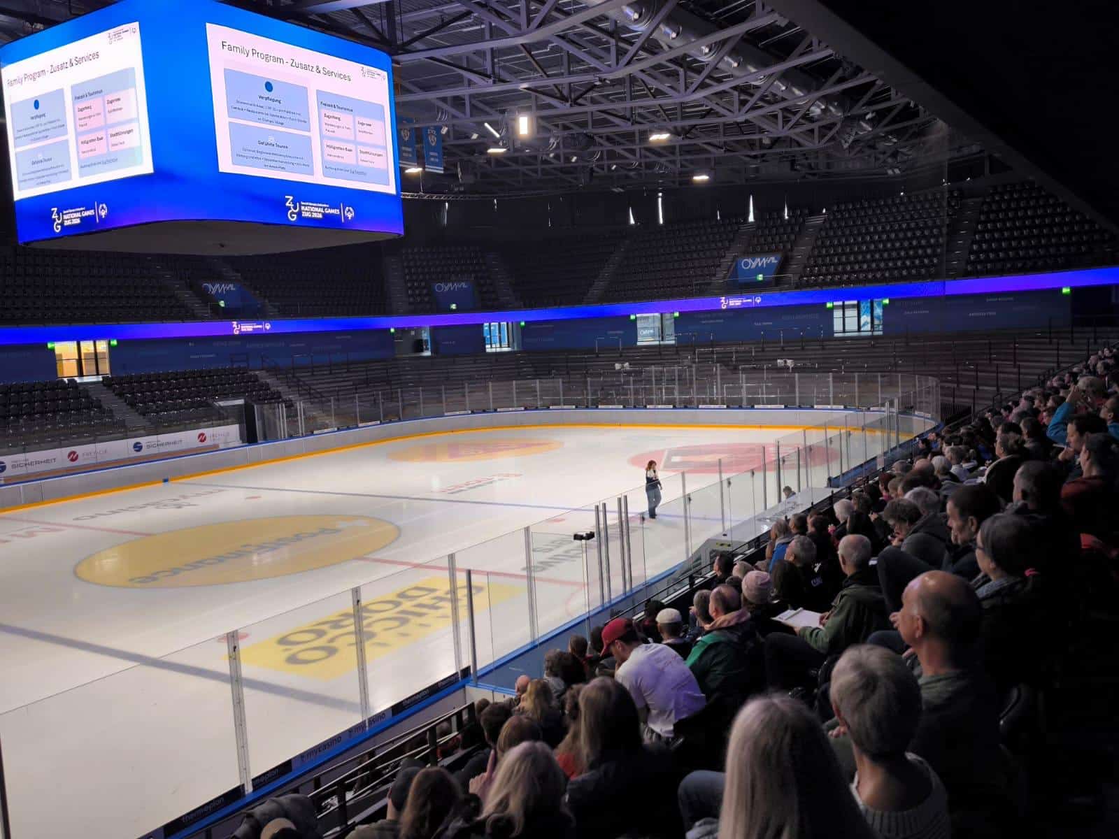 Eislaufveranstaltung mit Publikum und Präsentation